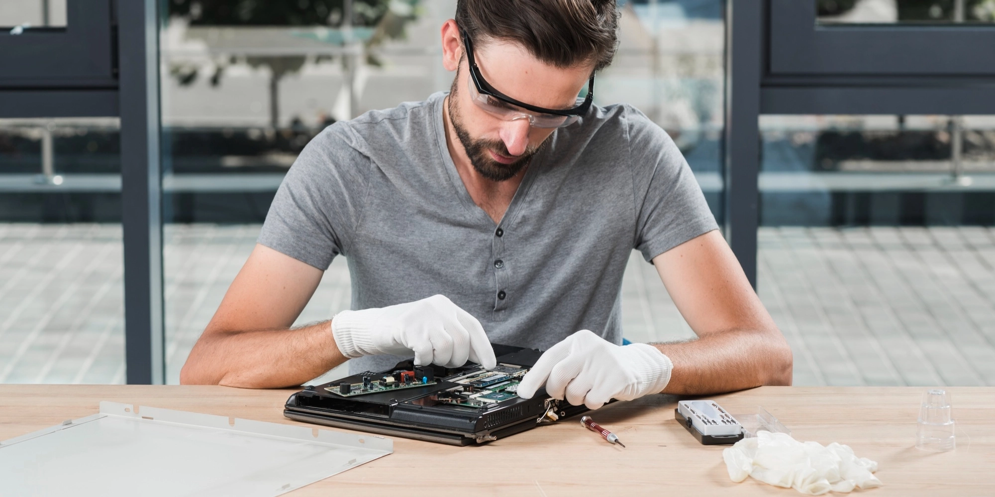 Book a gadget repair in NYC - iFIX NYC service center